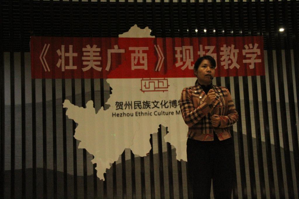 图为廖玉梅致辞
