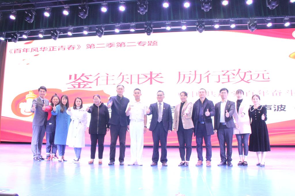 图为授课团队合影留念
