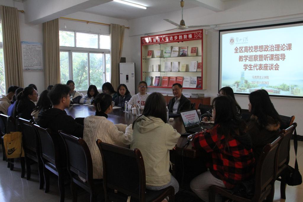 图为学生代表座谈会