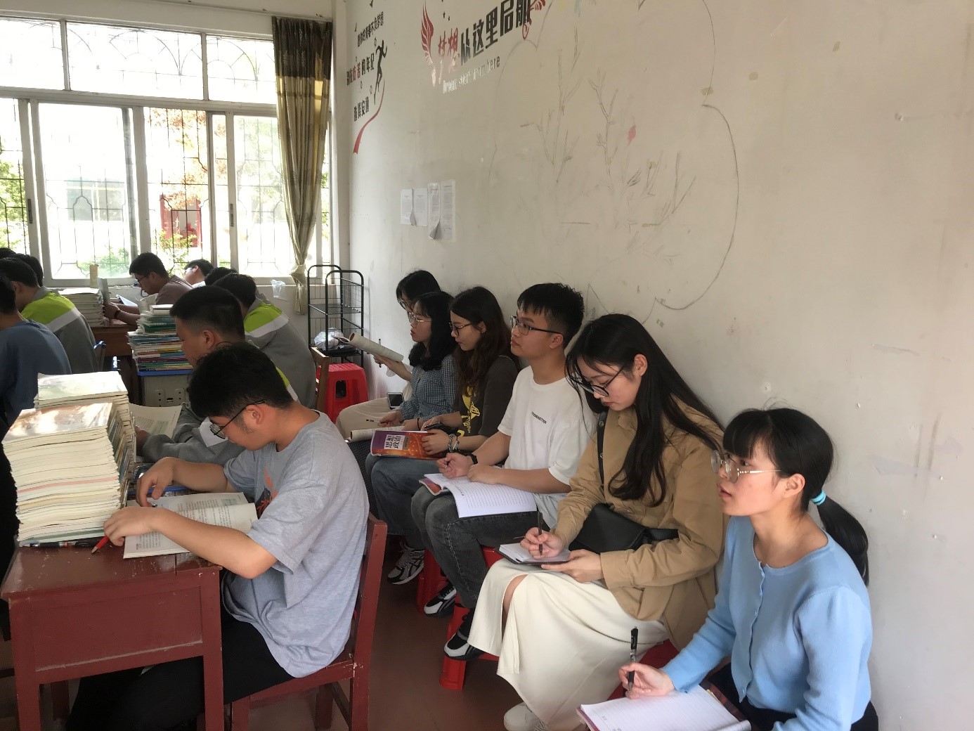 图为我院实习生听课现场
